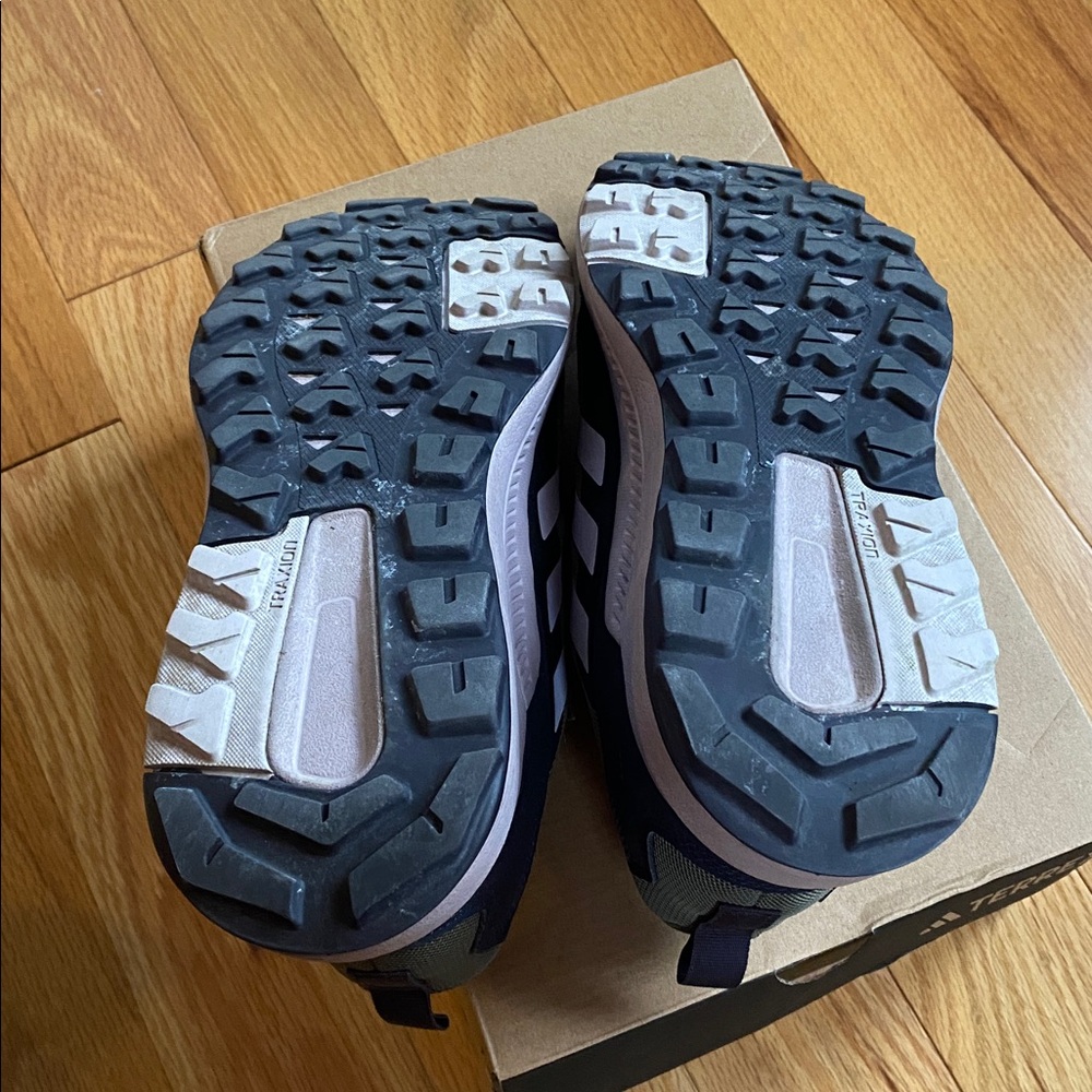 Adidas Terrex Size 7.5 - Picture 3 of 7
